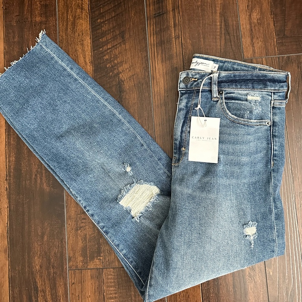 Carly Jean CJLA Chrissy distressed straight leg Jean. NWT size 7